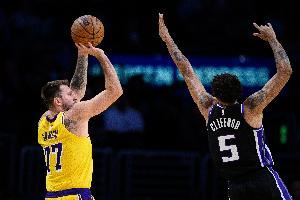 国王主帅：24号秀克利福德上升潜力惊人 他能以多种方式影响比赛