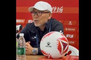 张外龙：这批球员能力很强能通过中超进国家队 明年合同还没消息