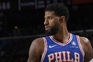 第一分钟5分 全场不得9分！保罗·乔治首秀9中2得到9分7板3助2帽